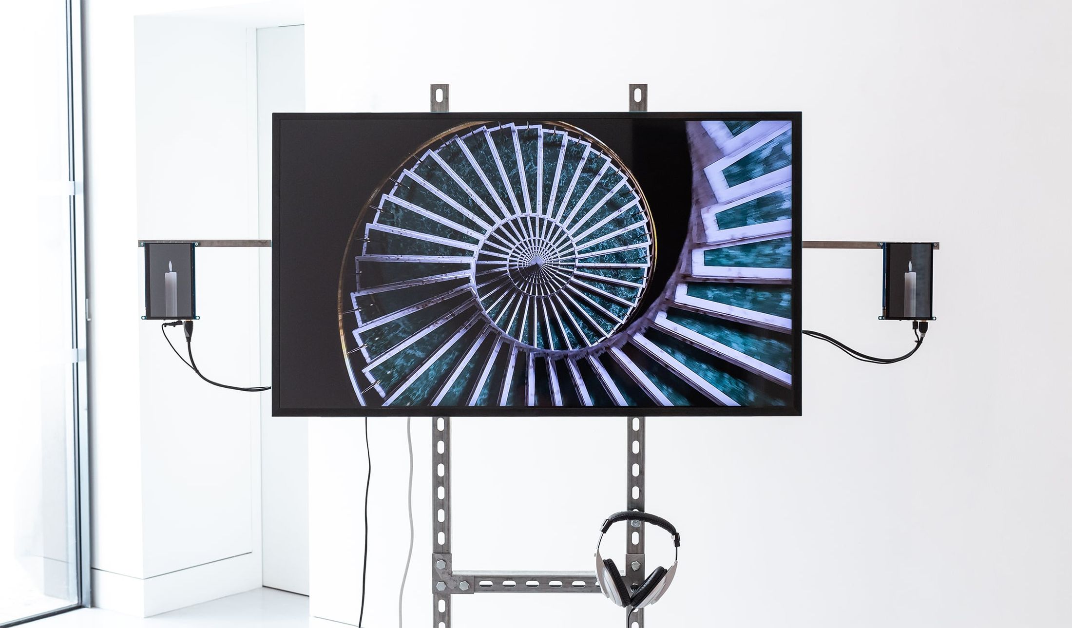 Installation view of Alison (2021) coupled with Flames (2021) by Melle Nieling on either side. Picture taken by Ollie Harrop at Cromwell Place.